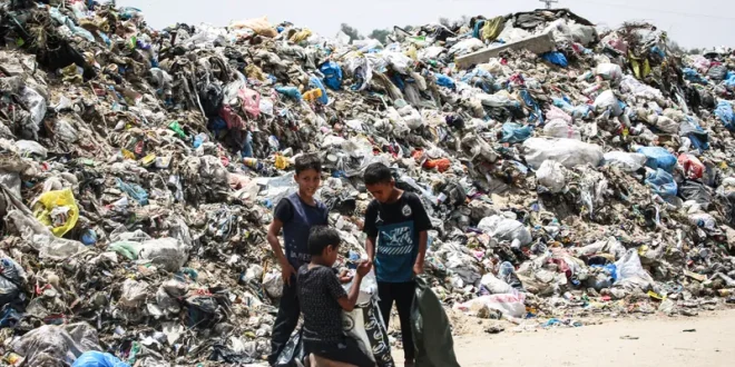 1 1721562 «الأونروا»: مخاطر بيئية في غزة ناتجة عن أكثر من 330 ألف طن من النفايات المتراكمة