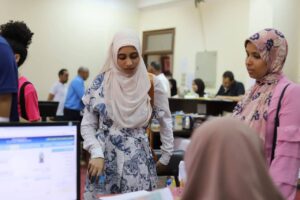 FB IMG 1756755306156 بحضور العميد.. طلاب كلية الإعلام بقنا يقدمون ملفات الالتحاق