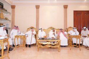 1 2 الدكتور الصبان يناقش أزمات الاقتصاد الدولي في أسبوعية القحطاني: "المملكة محمية من الصراعات النفطية"