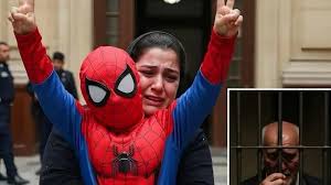 الطفل ياسين في زي سبايدر مان