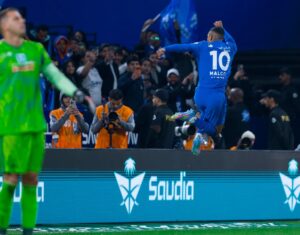 الزعيم ينتشي أمام الخليج