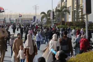 زوار معرض القاهرة الدولي للكتاب