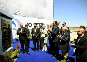 مدبولي يفتتح مصانع في منطقة السخنة الصناعية