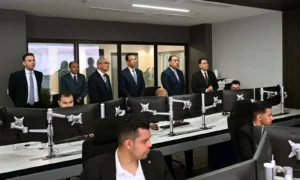 رئيس الوزراء يتفقد مركز التحكم والسيطرة والدعم الفني في العاصمة الجديدة