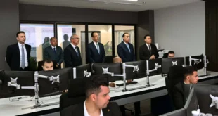 رئيس الوزراء يتفقد مركز التحكم والسيطرة والدعم الفني في العاصمة الجديدة