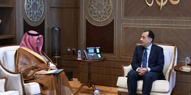 مدبولي يستقبل خادم الحرمين الشريفين