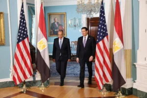 وزير الخارجية يلتقي نظيره الأمريكي