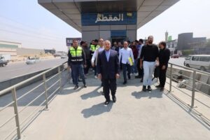 FB IMG 1775910710274 صور .. وزير النقل يتفقد الأتوبيس الترددي السريع BRT ويلتقي عددا من المواطنين