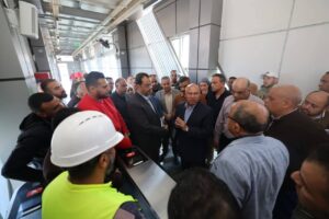 FB IMG 1775910718453 صور .. وزير النقل يتفقد الأتوبيس الترددي السريع BRT ويلتقي عددا من  المواطنين