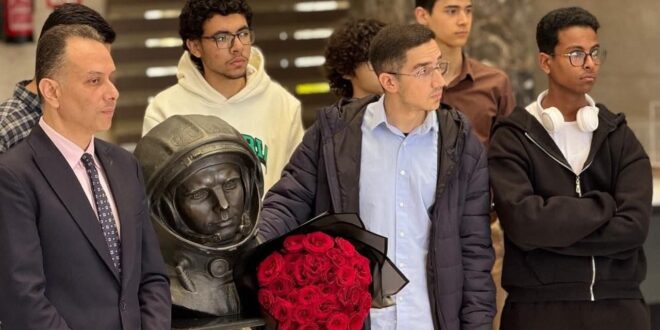 IMG 20260411 WA0002 احتفالا باليوم العالمي للفضاء..البيت الروسي يزور وكالة الفضاء المصرية ويضع الزهور أمام تمثال جاجارين