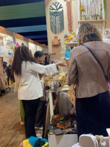 IMG 20260412 WA0008 دعماً للاجئين ..صناع الحياة تشارك بمعرض "ديارنا" ضمن مشروع خطوات للأمام