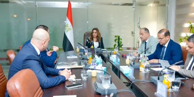 منال عوض تناقش منظومة النقل الجماعي