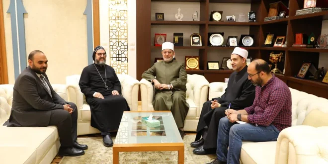 كاهن الكنيسة السريانية يهنئ المفتي بعيد الأضحى