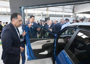 2 1 رئيس الوزراء يشهد مراسم إنتاج أول سيارة "نيسان ماجنيت" (Nissan Magnite) في أفريقيا داخل مصنع شركة نيسان مصر بمدينة السادس من أكتوبر