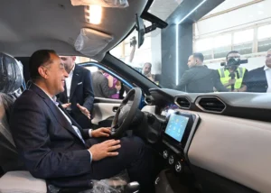 3 1 رئيس الوزراء يشهد مراسم إنتاج أول سيارة "نيسان ماجنيت" (Nissan Magnite) في أفريقيا داخل مصنع شركة نيسان مصر بمدينة السادس من أكتوبر