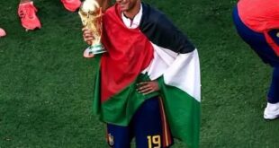 صورة لامين جمال بالعلم الفلسطيني