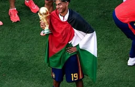 صورة لامين جمال بالعلم الفلسطيني
