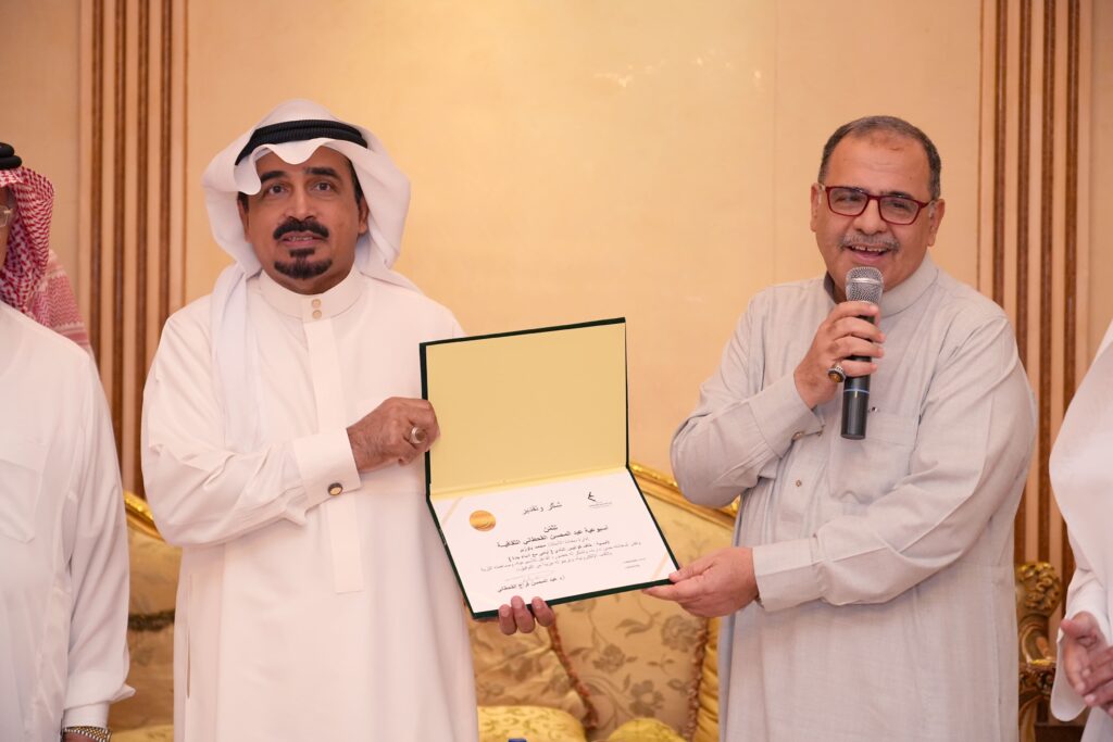 IMG 20260723 WA0017 أسبوعية القحطاني تحتفي بأدباء جدة مع محمد علي قدس