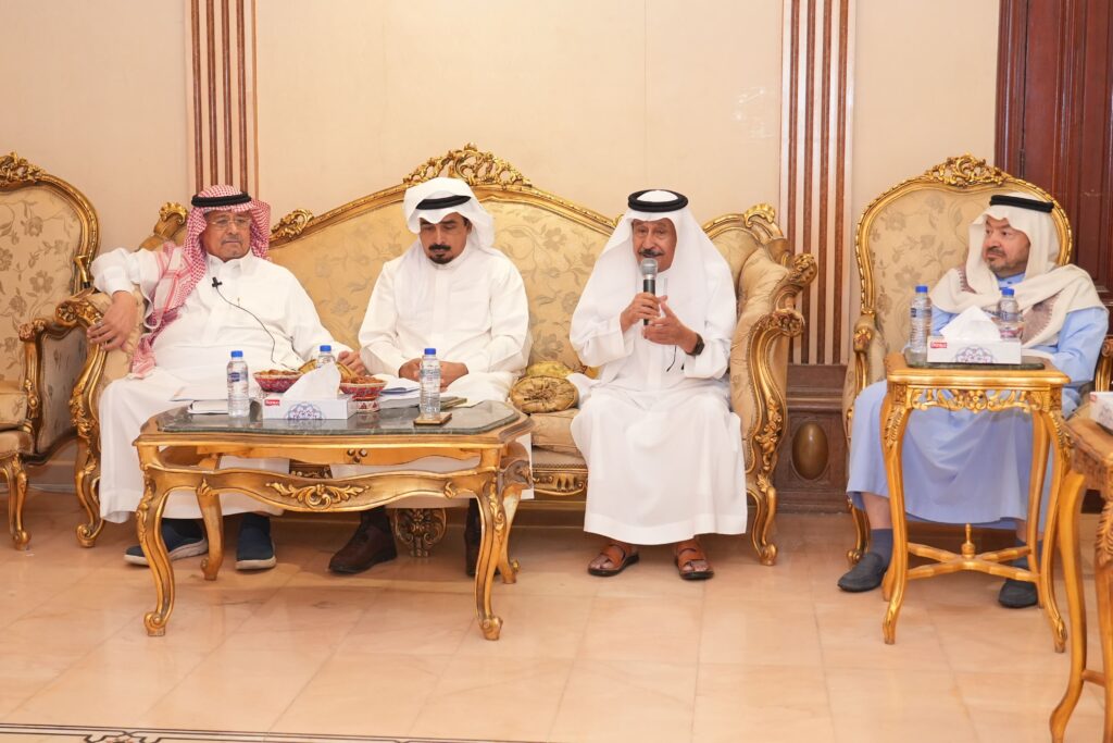 أسبوعية القحطاني تحتفي بأدباء جدة