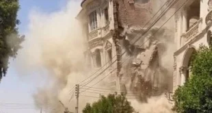 انهيار منزل من 3 طوابق في قنا