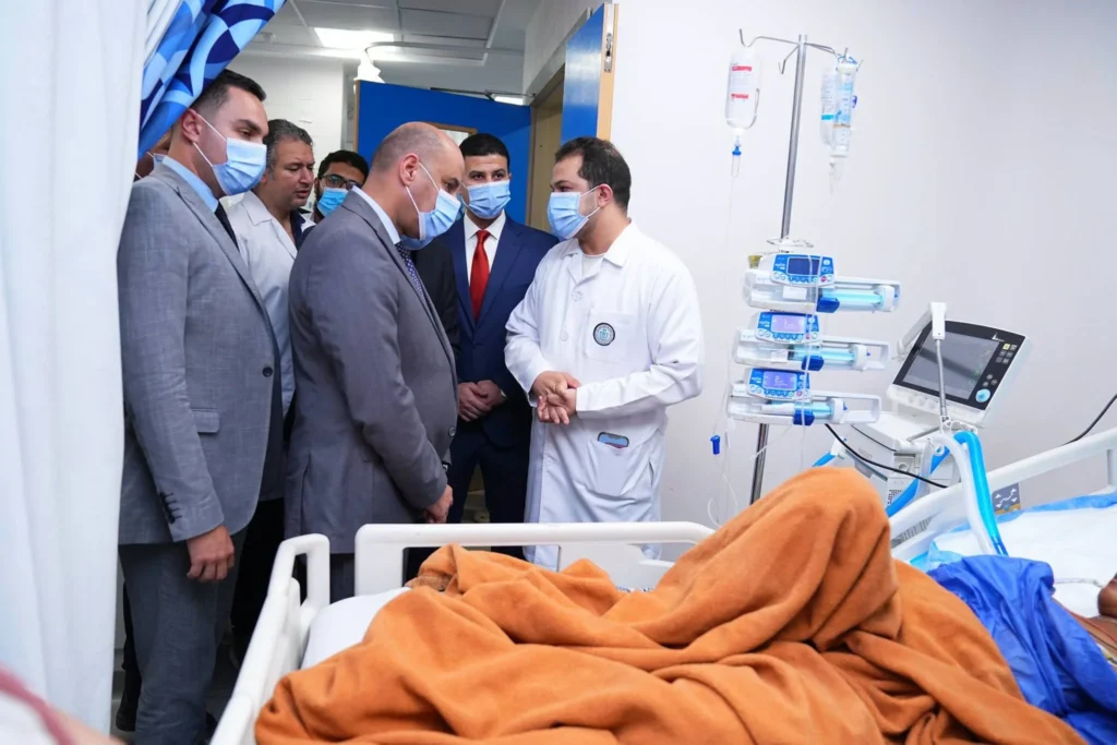 وزير العمل يزور مصابي حادث الإسماعيلية