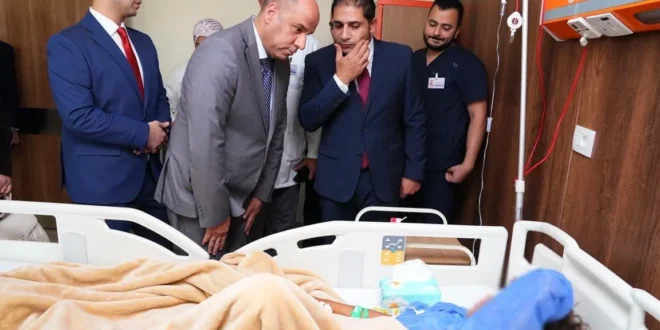 وزير العمل ومحافظ الإسماعيلية يزوران مصابي حادث طريق الدواويس
