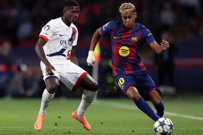يامين لامال في تشكيل برشلونة